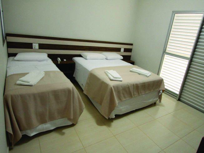 Hotel Avenida Joao Pinheiro Quarto foto